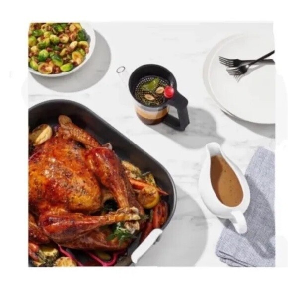 OXO Good Grips 2 Cup Fat Separator With Measurement Easy Clean Prevents Spills - Picture 4 of 9